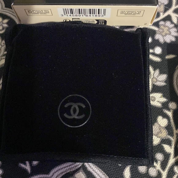 Chanel Eyeshadow Palette and Lip Balm - Picture 3 of 12